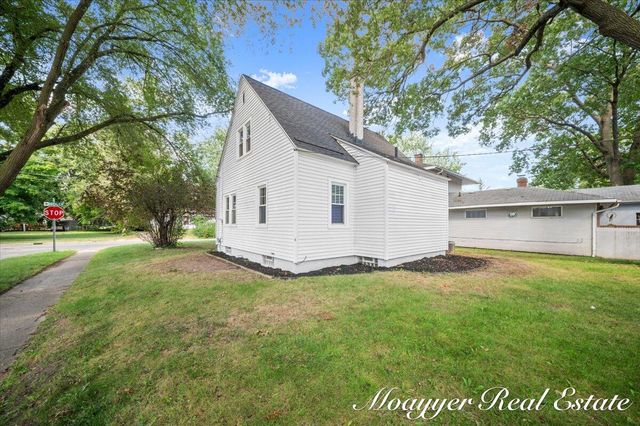 32 Holly Street, Wyoming, MI 49548