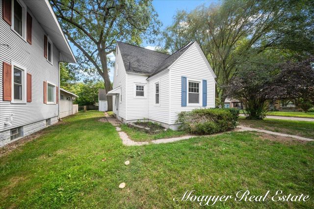 32 Holly Street, Wyoming, MI 49548