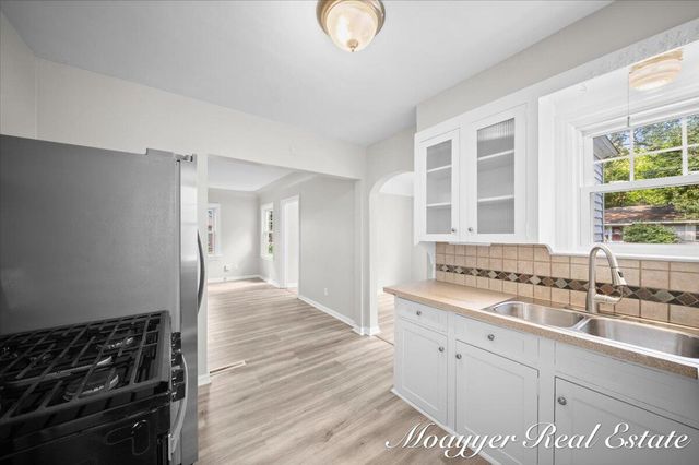 32 Holly Street, Wyoming, MI 49548