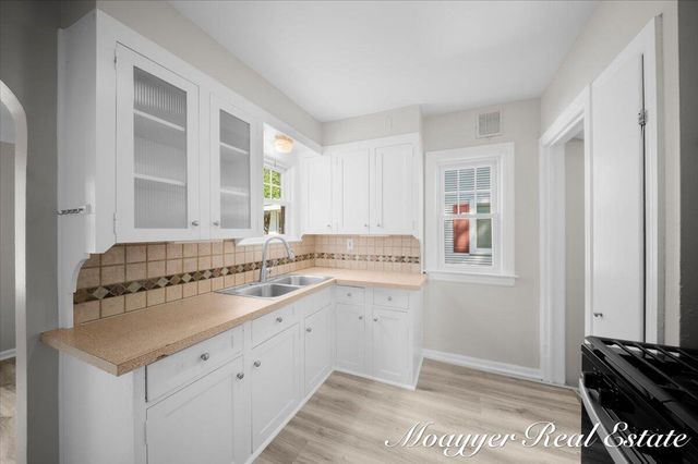 32 Holly Street, Wyoming, MI 49548