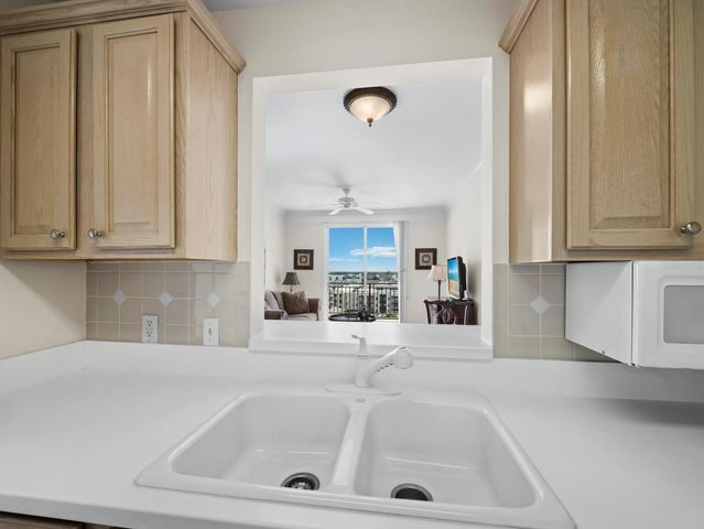 750 N TAMIAMI TRAIL 906, Sarasota, FL 34236