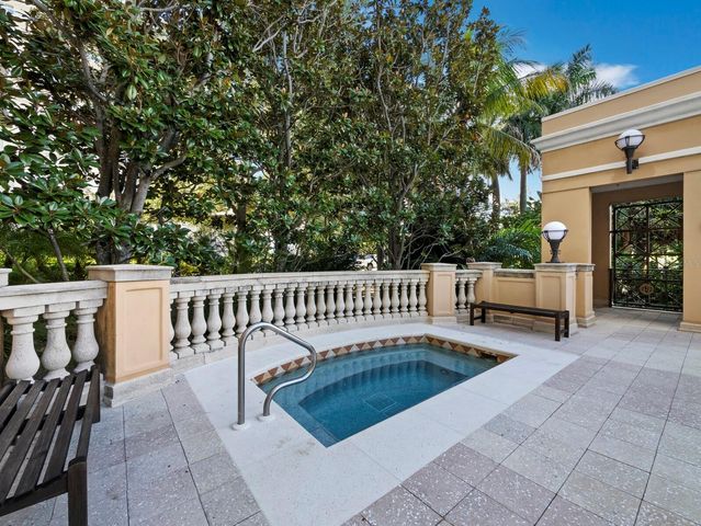 750 N TAMIAMI TRAIL 906, Sarasota, FL 34236