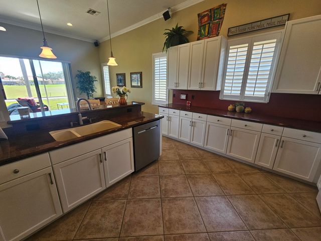 411 NW Stratford Lane, Port St Lucie, FL 34983