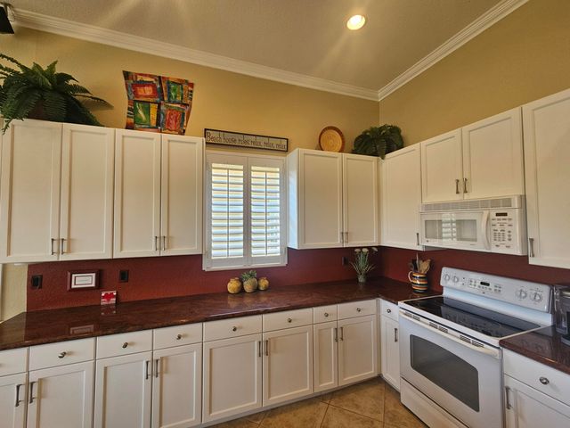 411 NW Stratford Lane, Port St Lucie, FL 34983