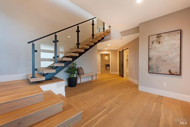 22 Oak Knoll Ct, Petaluma, CA 94952