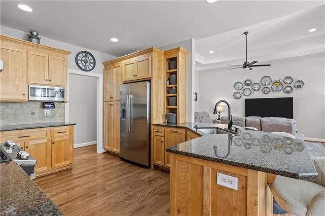 209 Founders Pointe TRL, Carrollton, VA 23314