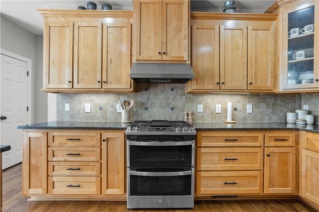 209 Founders Pointe TRL, Carrollton, VA 23314