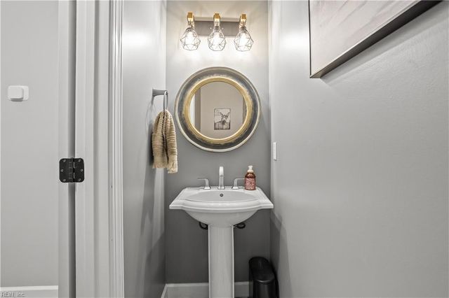 209 Founders Pointe TRL, Carrollton, VA 23314