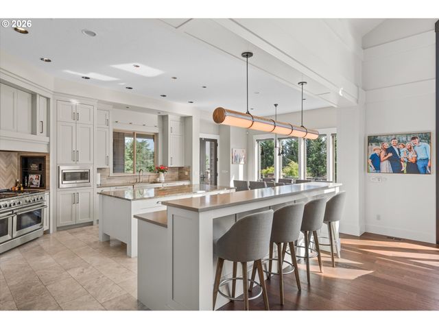 5390 Nw ROANOKE Ln, Portland, OR 97229
