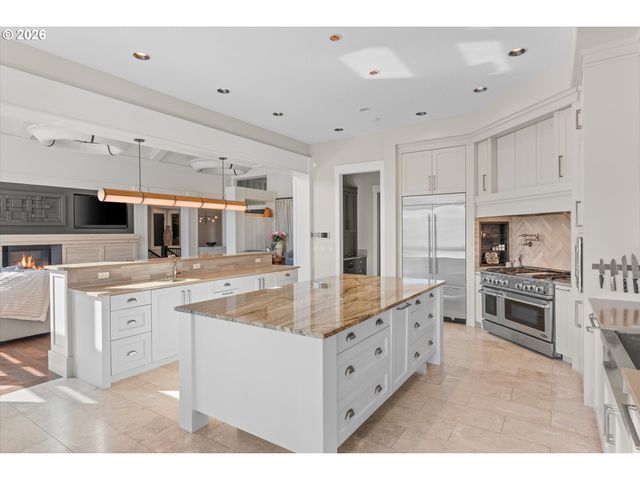 5390 Nw ROANOKE Ln, Portland, OR 97229