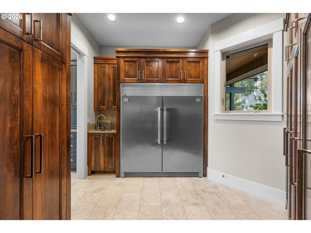 5390 Nw ROANOKE Ln, Portland, OR 97229