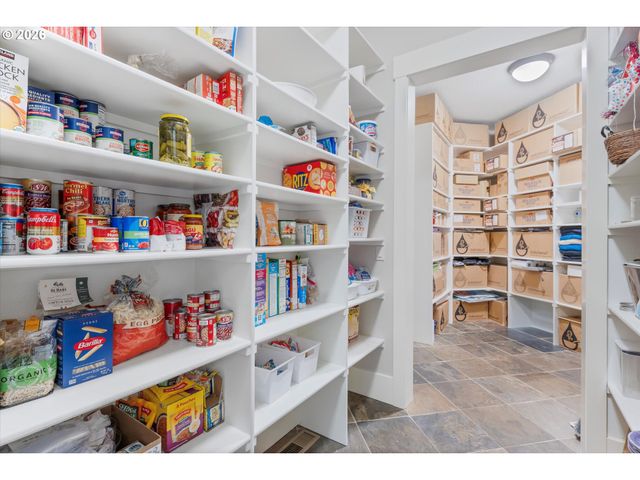 5390 Nw ROANOKE Ln, Portland, OR 97229