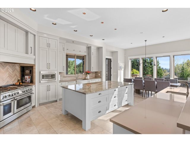 5390 Nw ROANOKE Ln, Portland, OR 97229