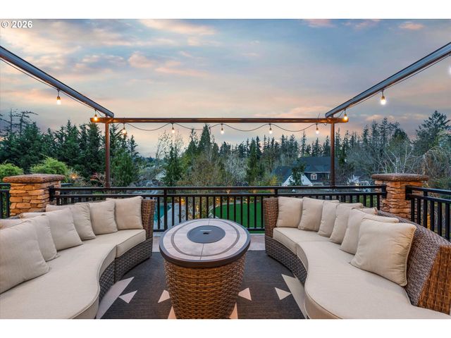 5390 Nw ROANOKE Ln, Portland, OR 97229