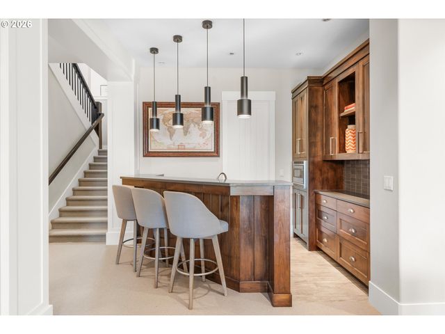 5390 Nw ROANOKE Ln, Portland, OR 97229