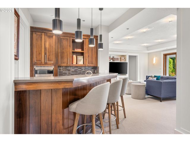 5390 Nw ROANOKE Ln, Portland, OR 97229