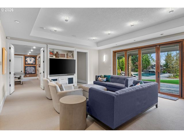 5390 Nw ROANOKE Ln, Portland, OR 97229
