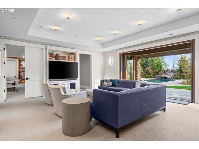 5390 Nw ROANOKE Ln, Portland, OR 97229