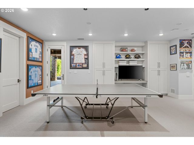 5390 Nw ROANOKE Ln, Portland, OR 97229