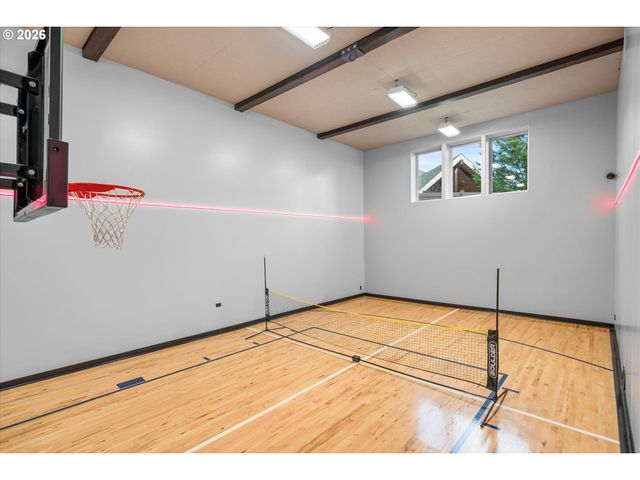 5390 Nw ROANOKE Ln, Portland, OR 97229