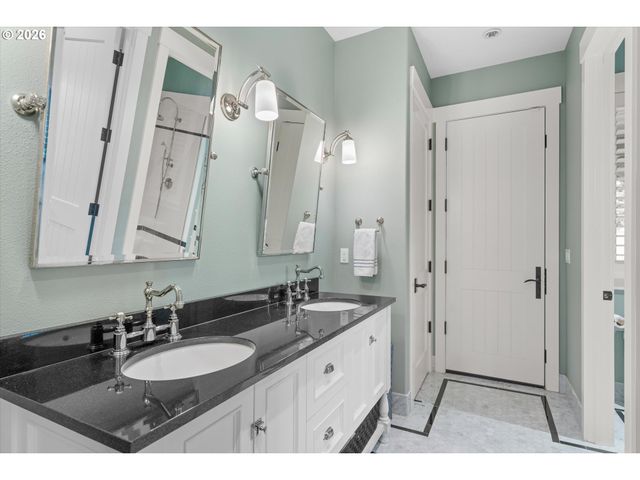 5390 Nw ROANOKE Ln, Portland, OR 97229