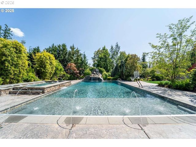 5390 Nw ROANOKE Ln, Portland, OR 97229