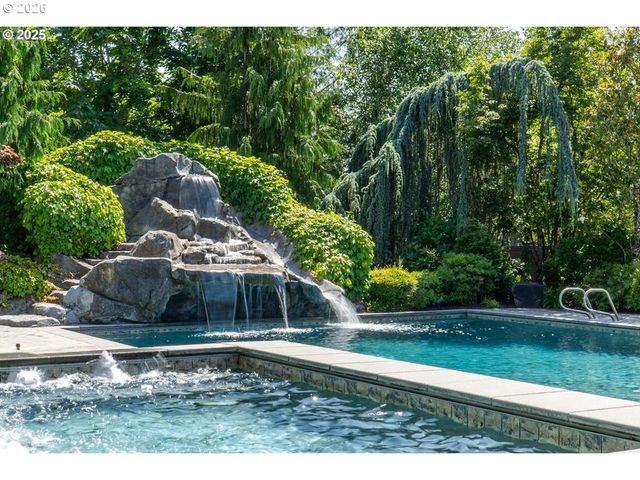 5390 Nw ROANOKE Ln, Portland, OR 97229