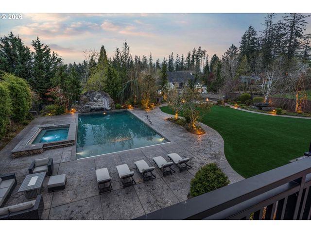 5390 Nw ROANOKE Ln, Portland, OR 97229
