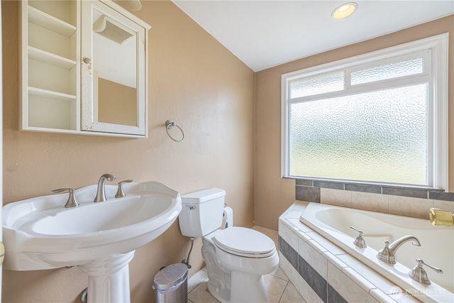 1012 River Road, Sequim, WA 98382