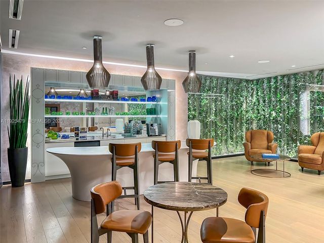 1000 Brickell Plz 2111, Miami, FL 33131