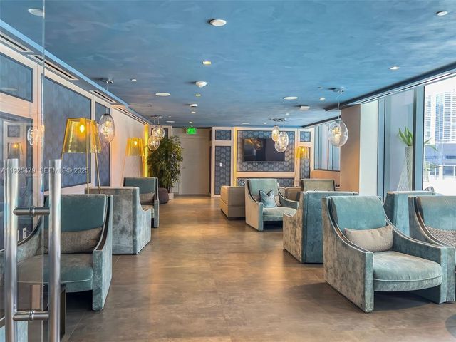 1000 Brickell Plz 2111, Miami, FL 33131