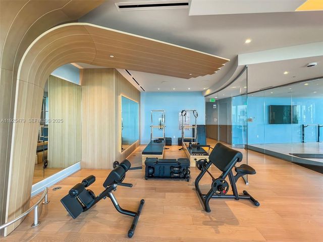 1000 Brickell Plz 2111, Miami, FL 33131