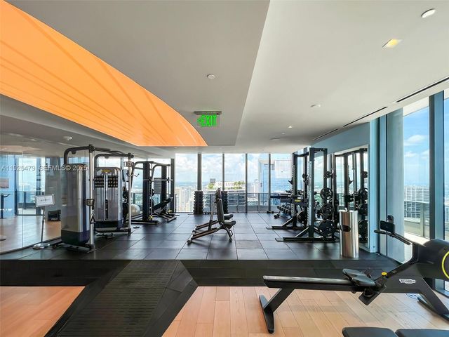 1000 Brickell Plz 2111, Miami, FL 33131