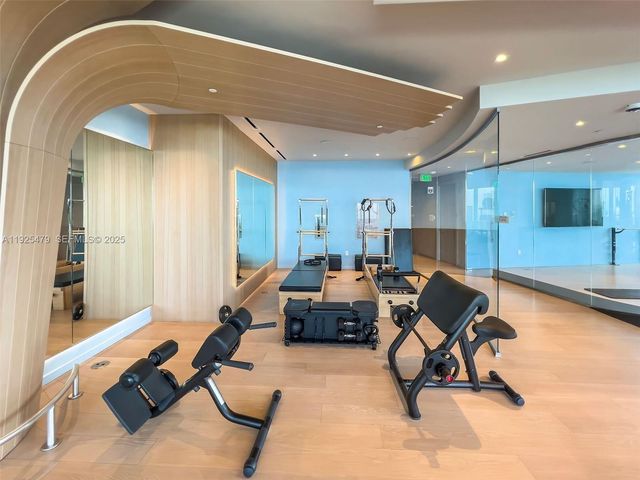 1000 Brickell Plz 2111, Miami, FL 33131