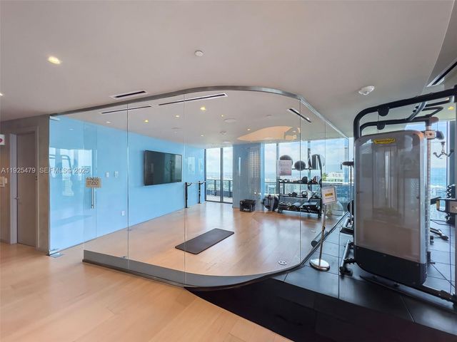 1000 Brickell Plz 2111, Miami, FL 33131