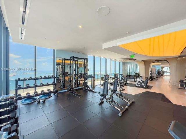 1000 Brickell Plz 2111, Miami, FL 33131