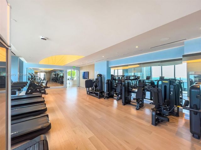 1000 Brickell Plz 2111, Miami, FL 33131