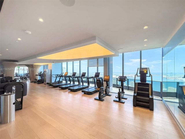 1000 Brickell Plz 2111, Miami, FL 33131