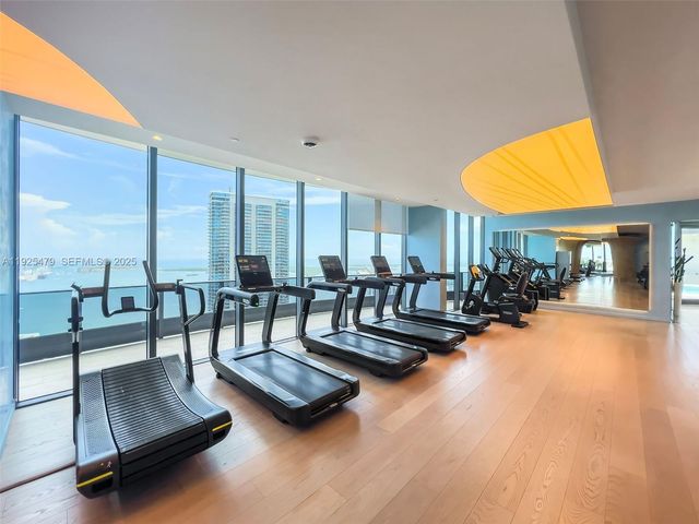 1000 Brickell Plz 2111, Miami, FL 33131