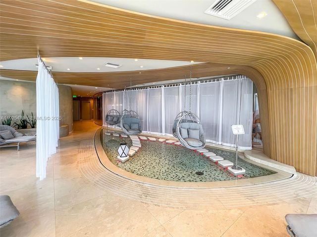 1000 Brickell Plz 2111, Miami, FL 33131