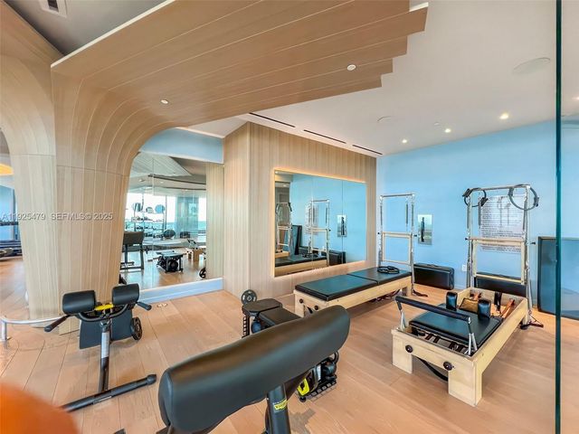 1000 Brickell Plz 2111, Miami, FL 33131