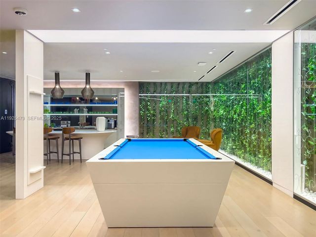 1000 Brickell Plz 2111, Miami, FL 33131