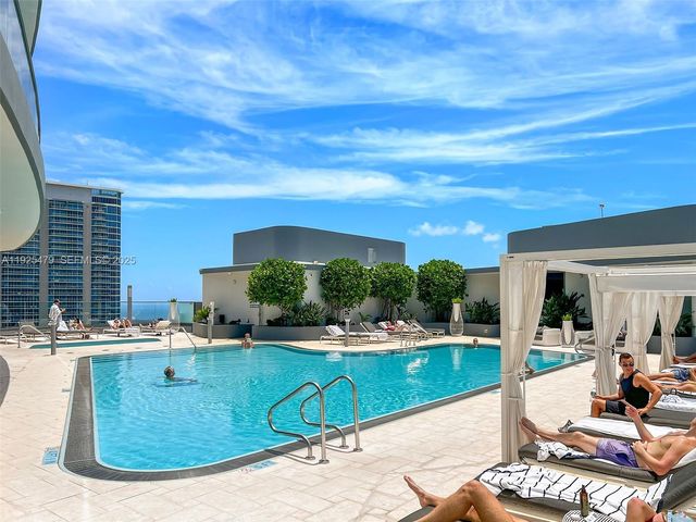 1000 Brickell Plz 2111, Miami, FL 33131