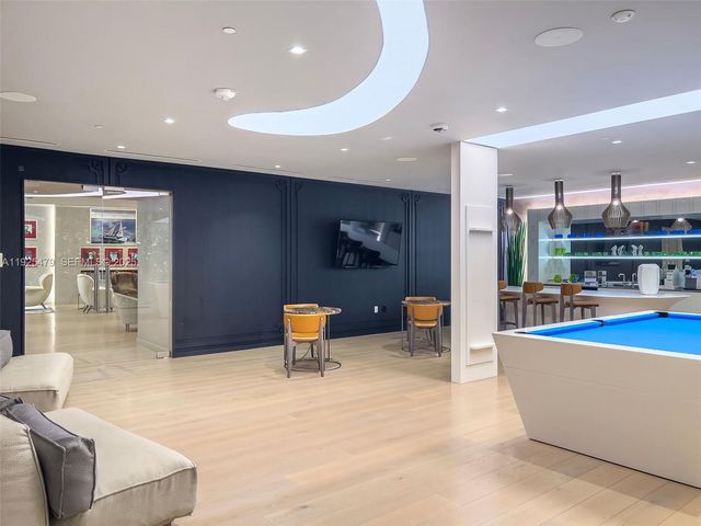 1000 Brickell Plz 2111, Miami, FL 33131