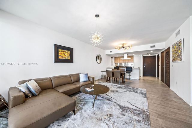 1000 Brickell Plz 2111, Miami, FL 33131