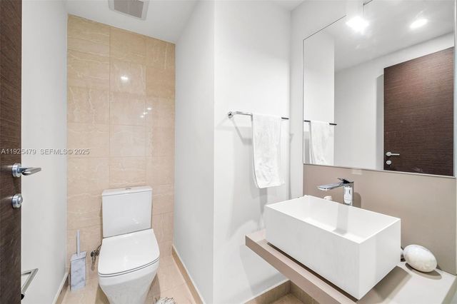 1000 Brickell Plz 2111, Miami, FL 33131