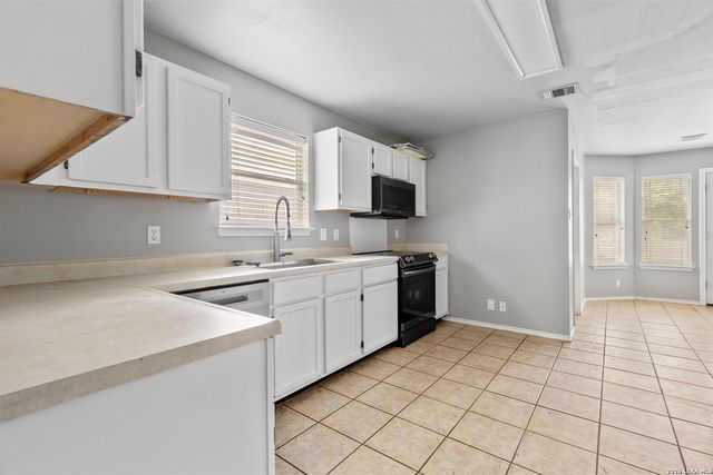 9915 SANDLET TRL, San Antonio, TX 78254