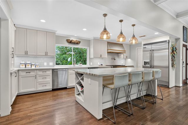 11010 Hedwig Green Street, Hunters Creek Village, TX 77024