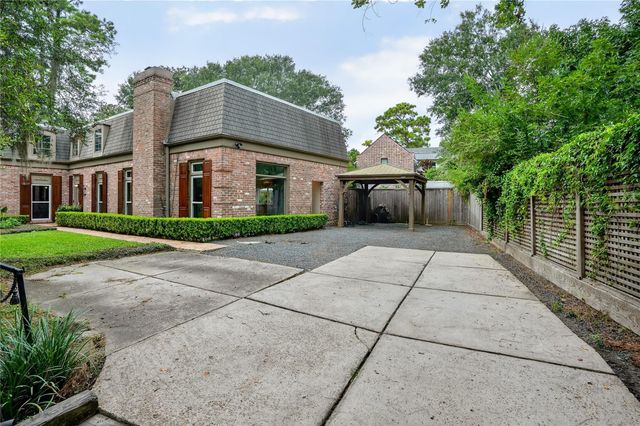 11010 Hedwig Green Street, Hunters Creek Village, TX 77024