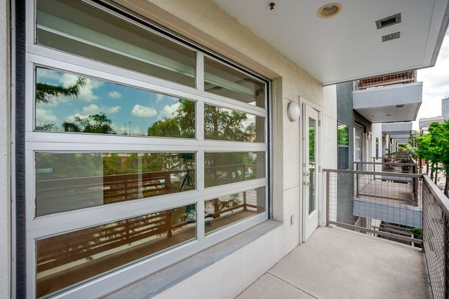 1111 S Akard Street 304, Dallas, TX 75215